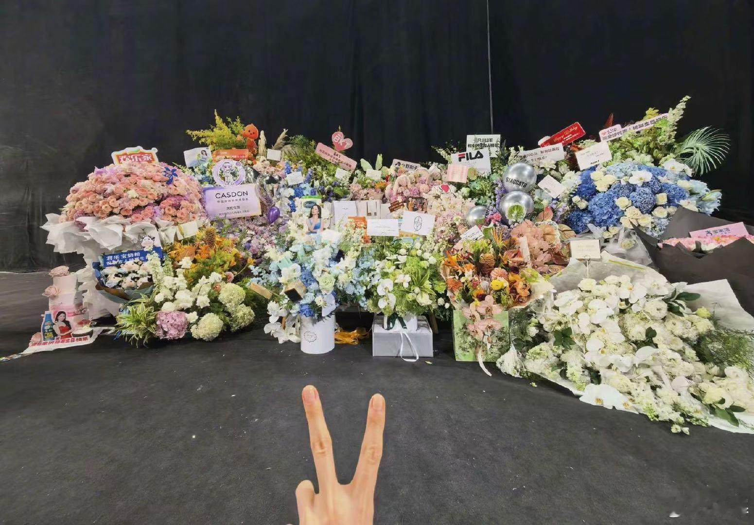 杨幂晒花篮杨幂发博谢谢大家杨幂发博谢谢大家杨幂[超话] ​​​
