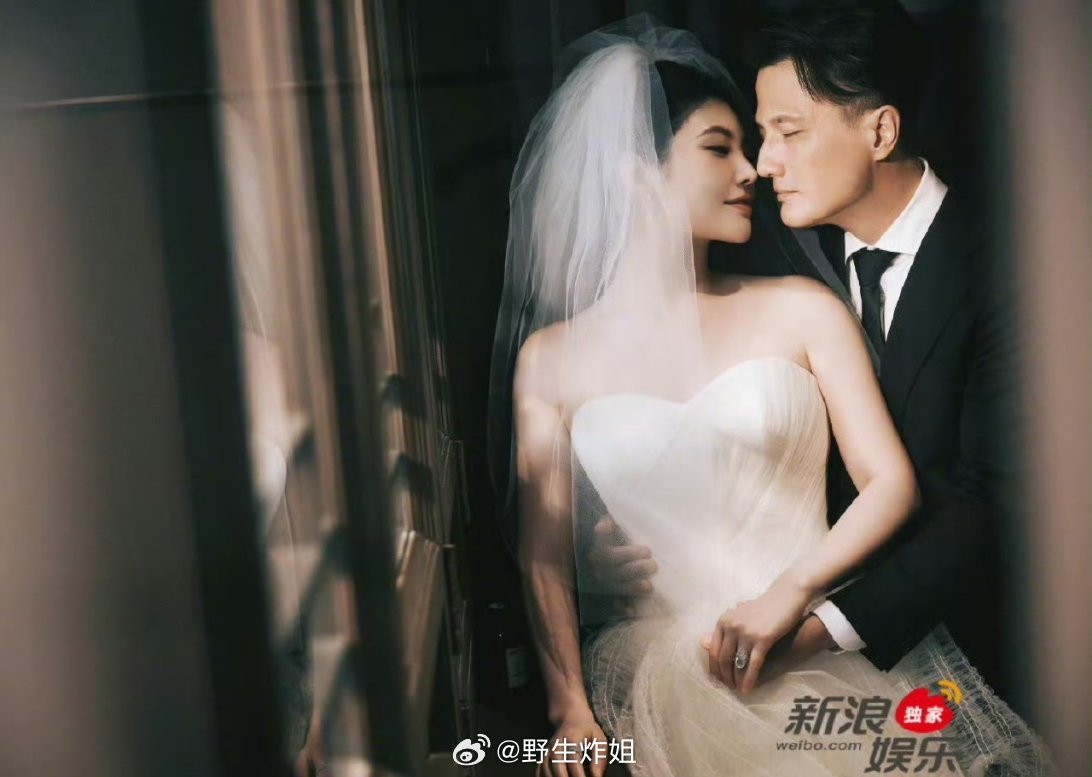 哇哦，好像徐冬冬跟尹子维将会举办对外的婚礼仪式，说两个人复合网友有功劳，可能会邀