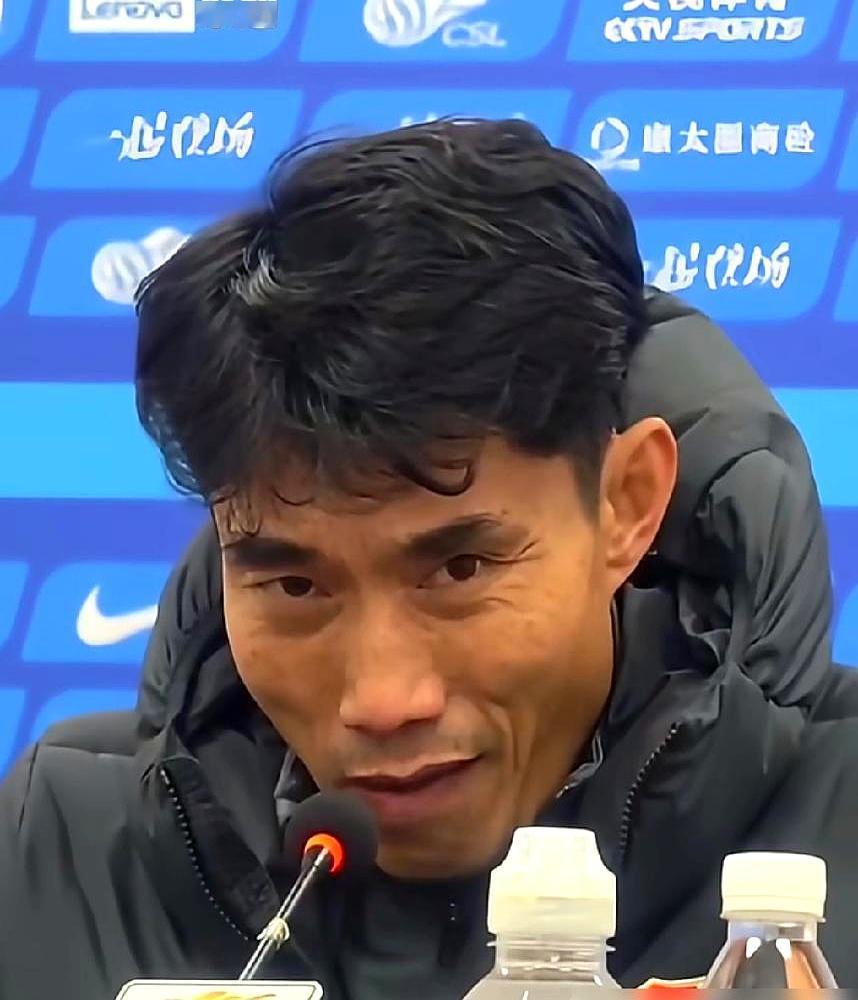 青岛西海岸这防守，真是让人心里咯噔一下！4场比赛丢了11个球！
 

上赛季邵佳