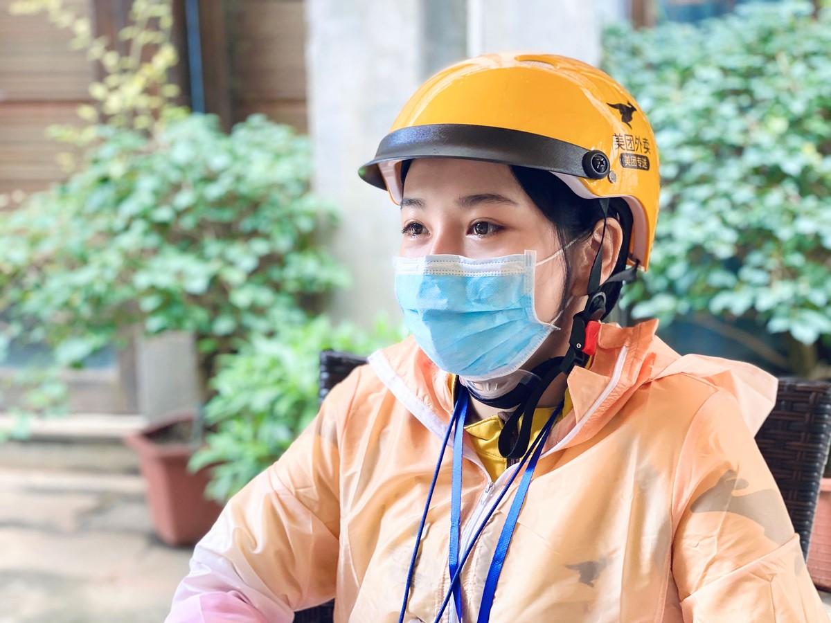 “交警败了！”云南，女子骑电动车闯红灯，被交警扣下，得知要罚款50块还要暂扣爱车