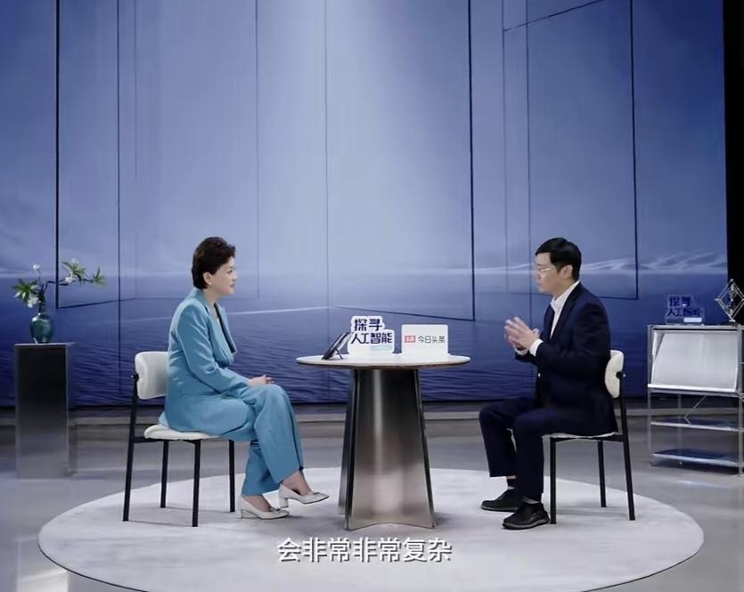 别被“AI焦虑”困住，先看看它在干什么

最近跟朋友聊天，发现大家对AI有两种极