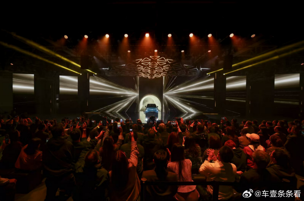 大众这次是真急了，合资车企在新能源时代怎么转身？与众08可能给出了目前最务实的一