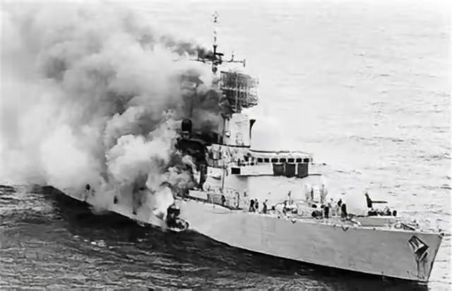 1978年惊天惨案！海军战士因退婚被处分，竟炸沉3500吨主力驱逐舰
 
谁能想