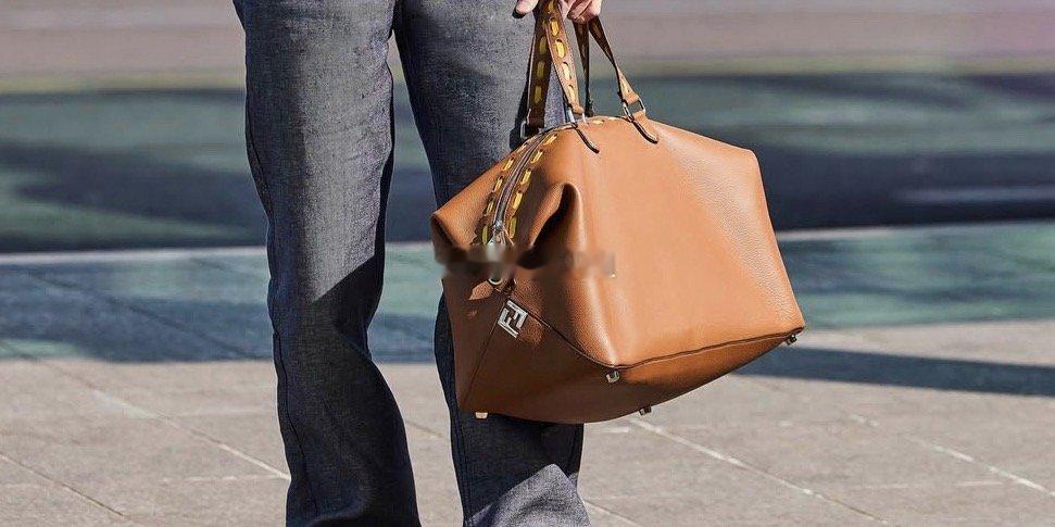 FENDI 品牌大使 StrayKids_official 队长方灿、LE_SS