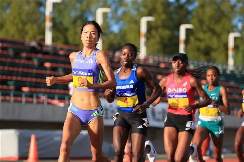 在2024第72会全日本实业团对抗田径选拔赛上，女子5000米第三组中，新谷仁美