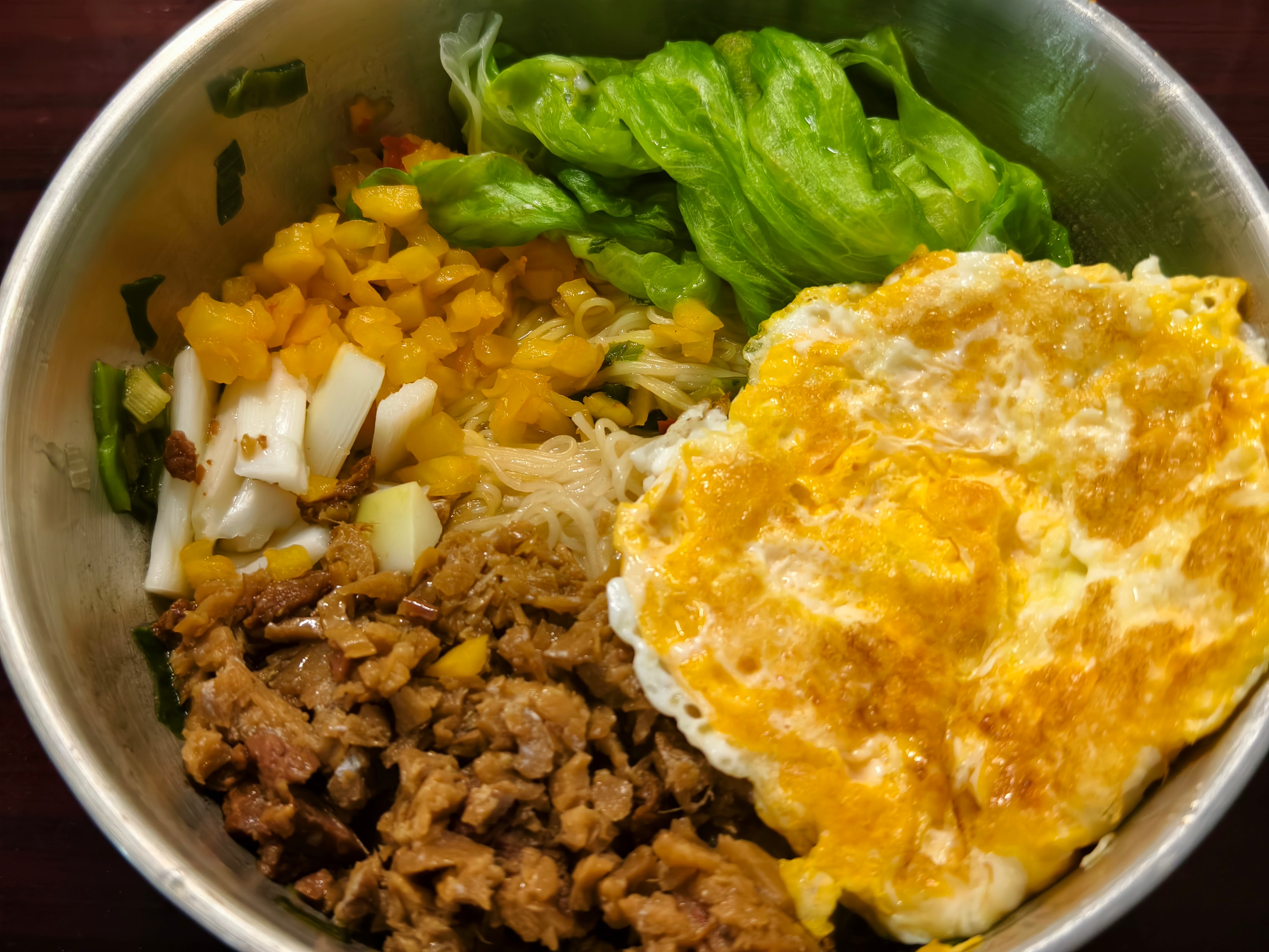 天知道我中午吃这个笋干牛肉土爽面有多咸梦里都在找水喝[苦涩][苦涩][苦涩]估计