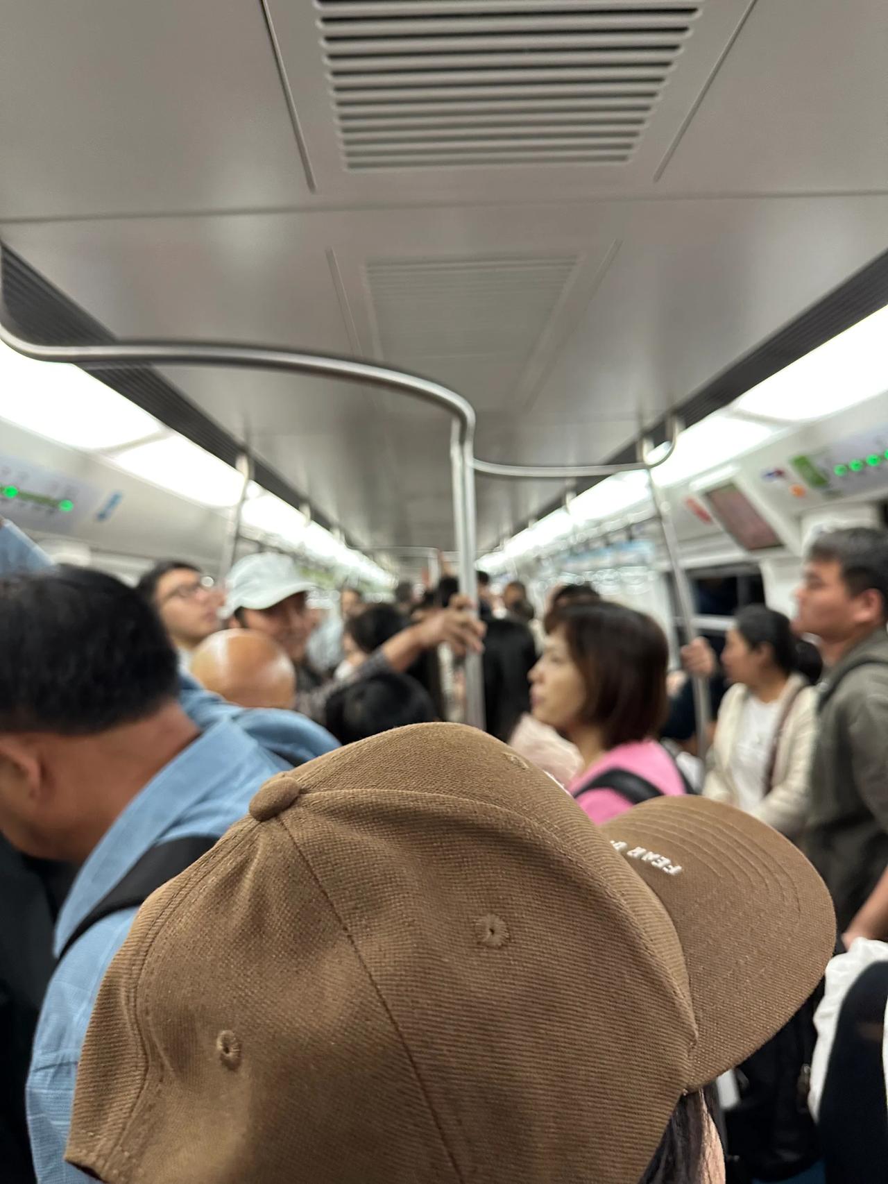 有个哥们对我说，一个月在北京工资2万块钱不够花，这真的假的啊？