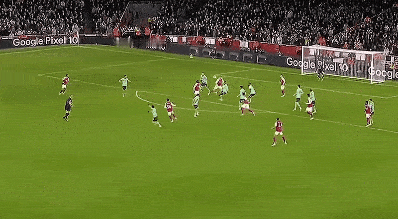 韩国新星黄喜灿英超上演千里走单骑，
黄喜灿的速度是真的快，可惜到后面没有力气了，