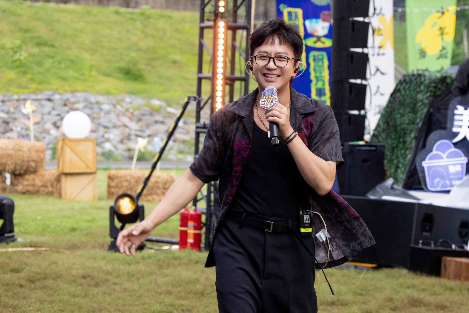 邓超愚人节发这何意味 差点被邓超一句话送走，结果是和节目组联手搞事情。反向定档这