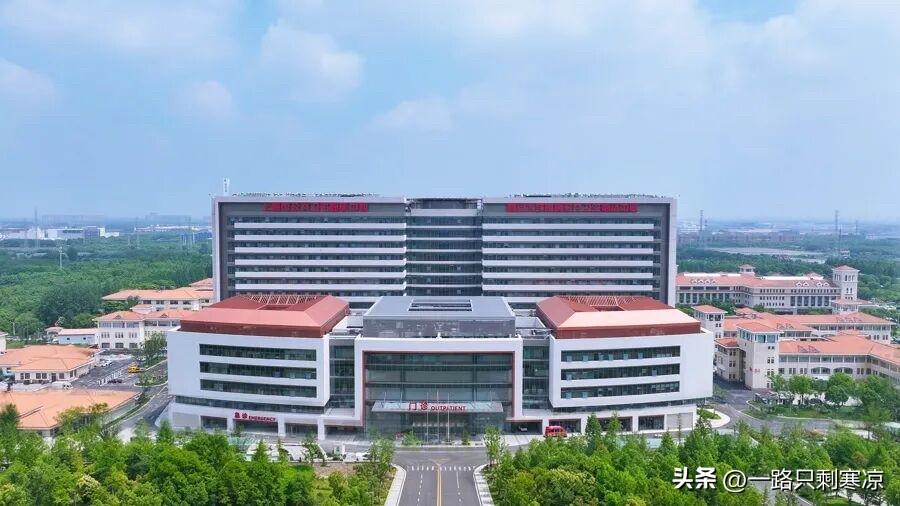 6月26日上海市公共卫生临床中心应急医学中心项目启动试运行。
应急医学中心项目总