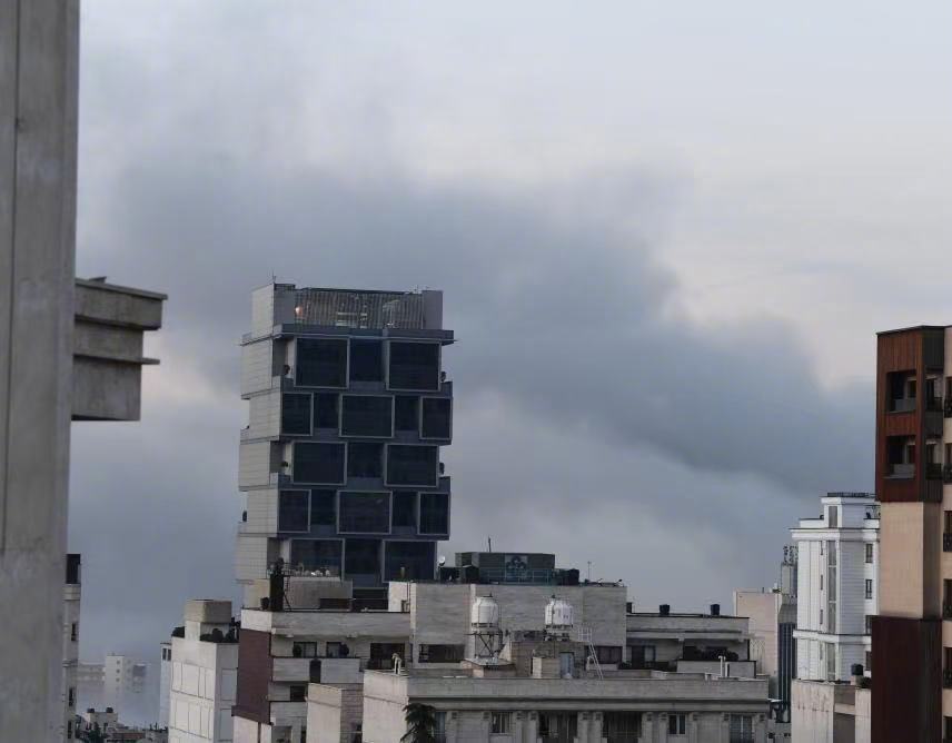 【#美以伊战事进入第三十四天#，最新动态】#美以伊战事最新动态# 4月2日，美国