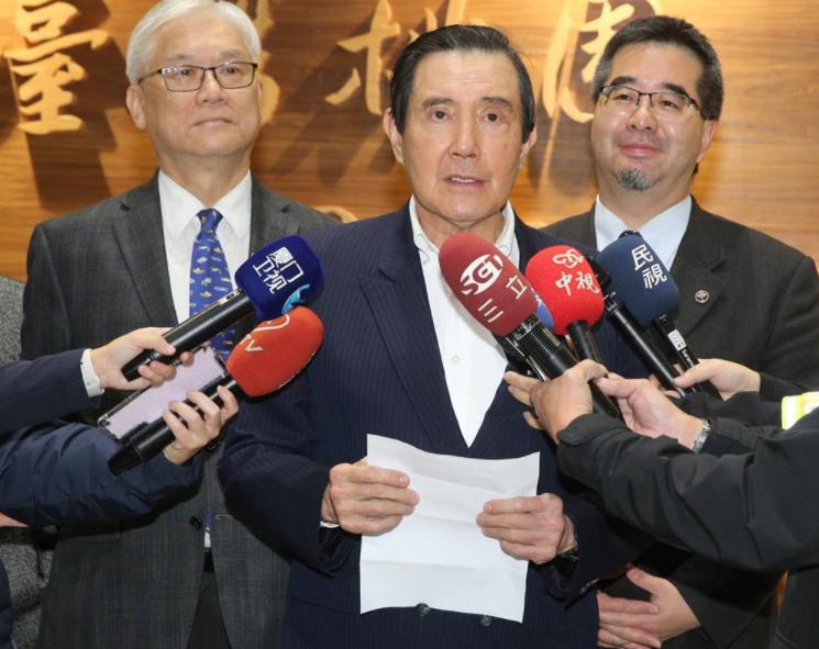国民党主席选举形势突变！马英九站出来逼“老一辈”交棒，罗智强、郑丽文或整合，郝龙