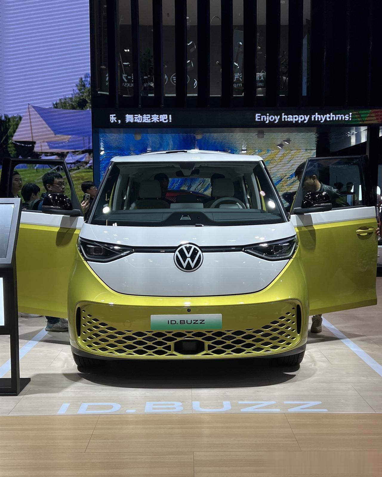 大众ID.buzz亮相车展！
目前国产品牌都在开始卷纯电MPV市场，但就没有一个