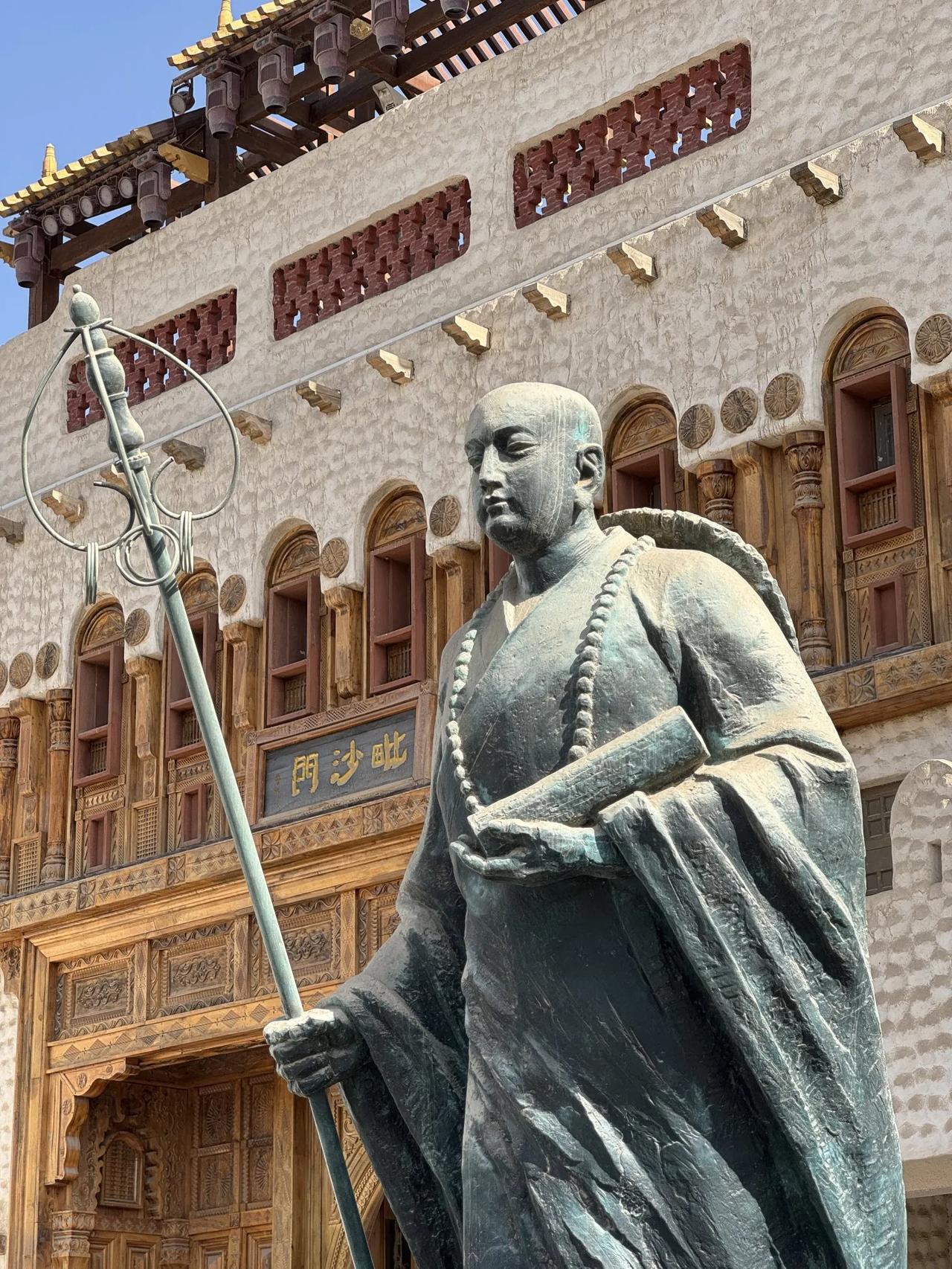 我们的旅行总是会充满意想不到的惊喜
比如劳动节团期的野性西境路线
作为集合地的和