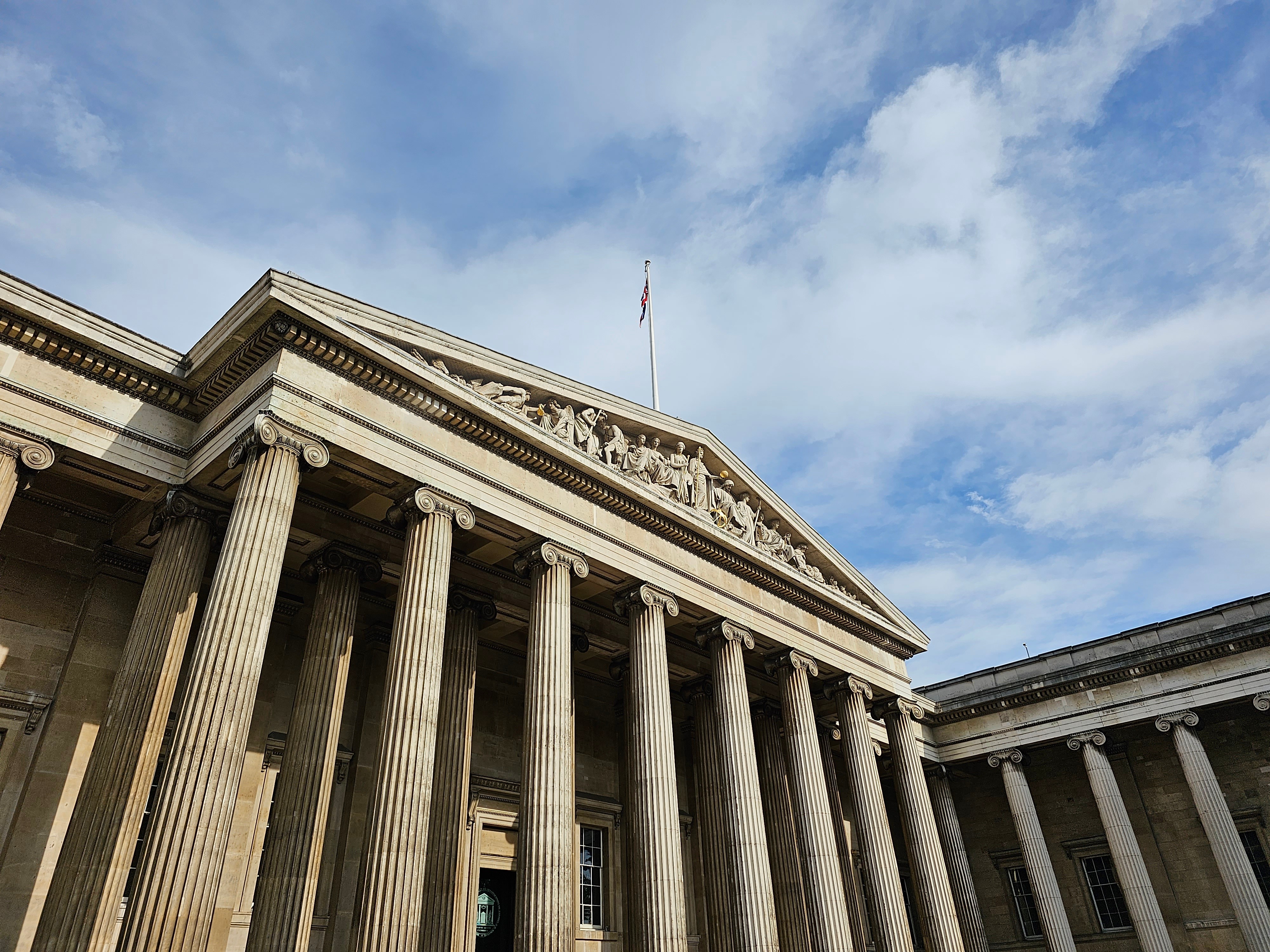 伦敦第一站：大英博物馆人挺多排队进入，博物馆免门票《晚清百态》展20英镑 ​​​