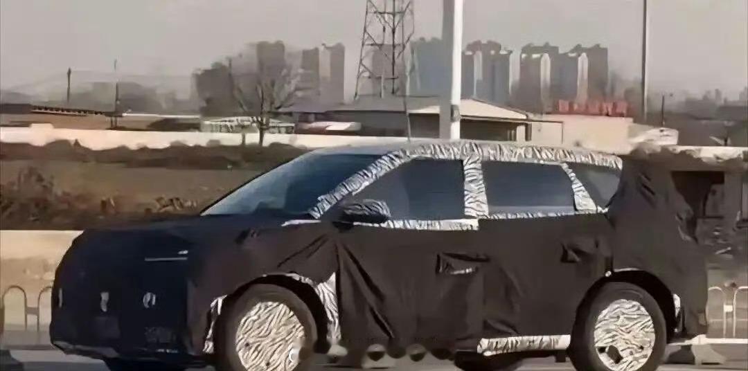 小米三款新车齐曝光小米汽车最近动作频频，产品版图也越来越清晰了！接下来还有三款重