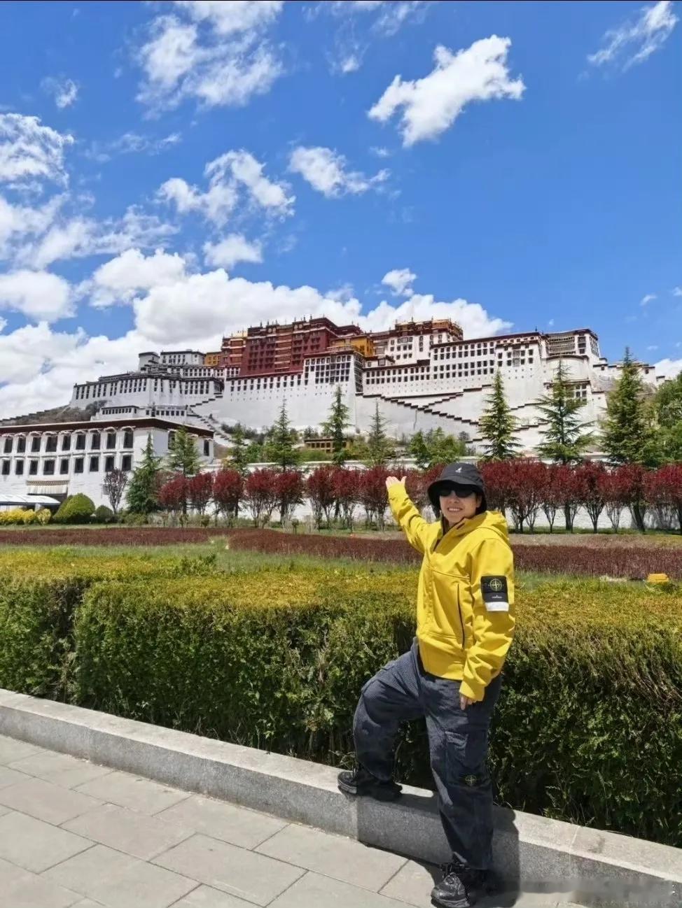 王艺迪世乒赛后假期和朋友西藏游玩，开心快乐，大迪心态好身体好，她是国乒女队主力中