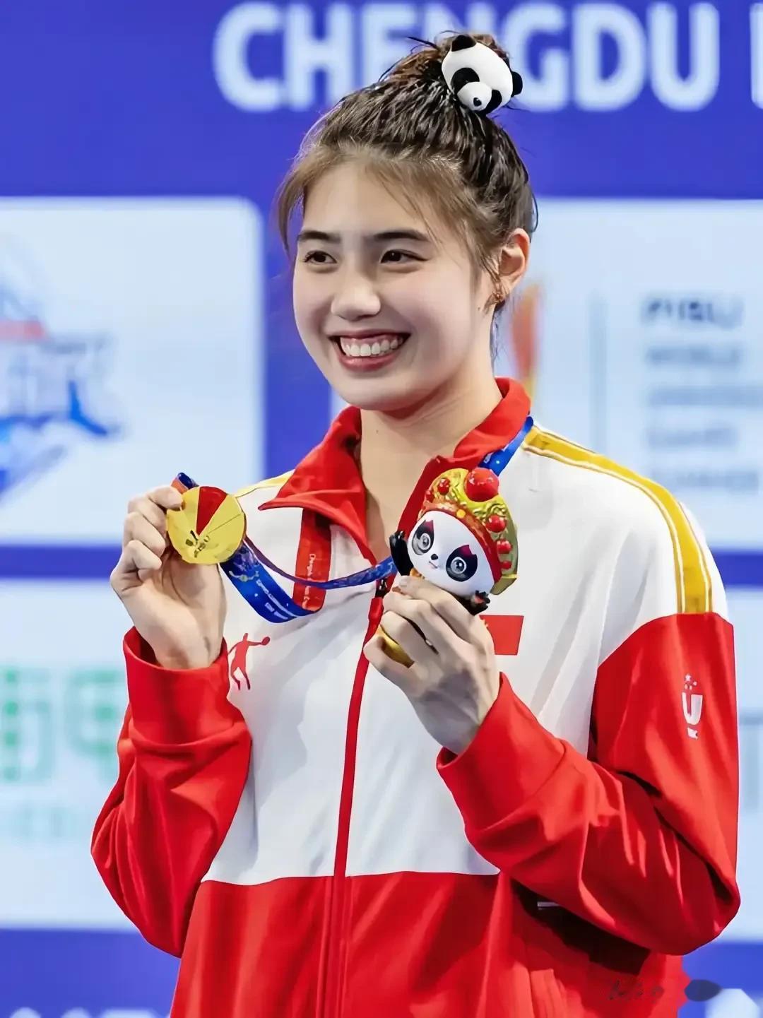 当今中国体坛最火的三位女运动员:
泳坛一姐张雨霏、田径一姐吴艳妮、女篮一姐李梦

