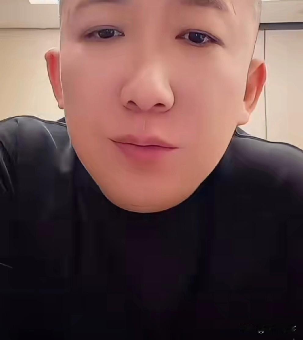 鹏gg向陌生男子吹捧T佑、巴扎黑！

           鹏gg听令前往锦州，