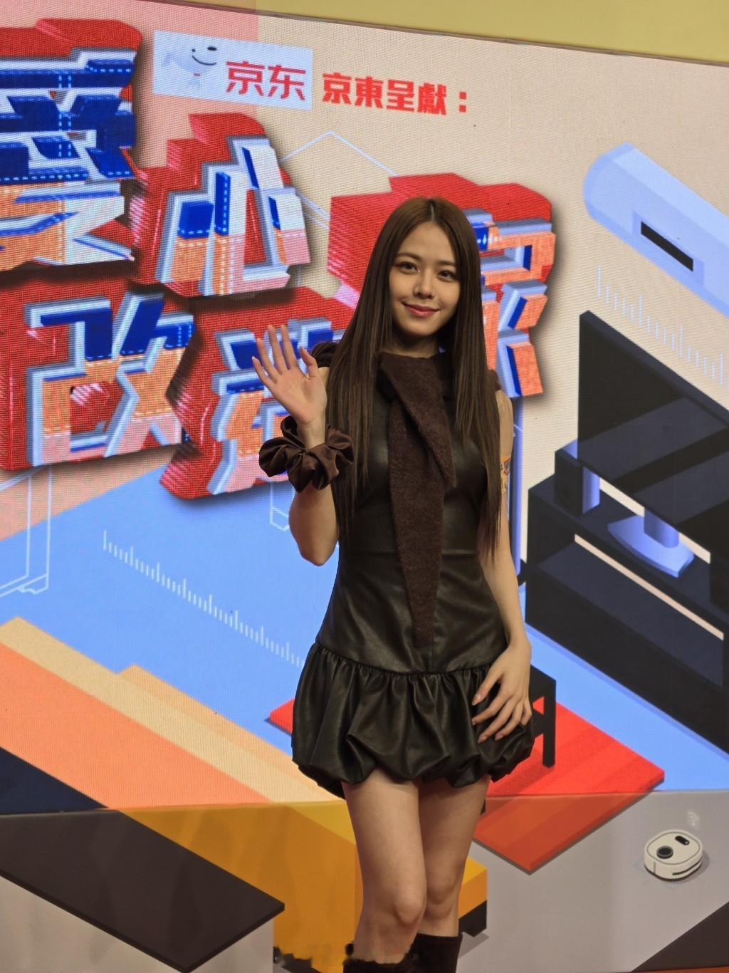 星岛：庄子璇孖森美合作做主持 获赞表现好识执生 被指外貌频频“进化”：不介意成为