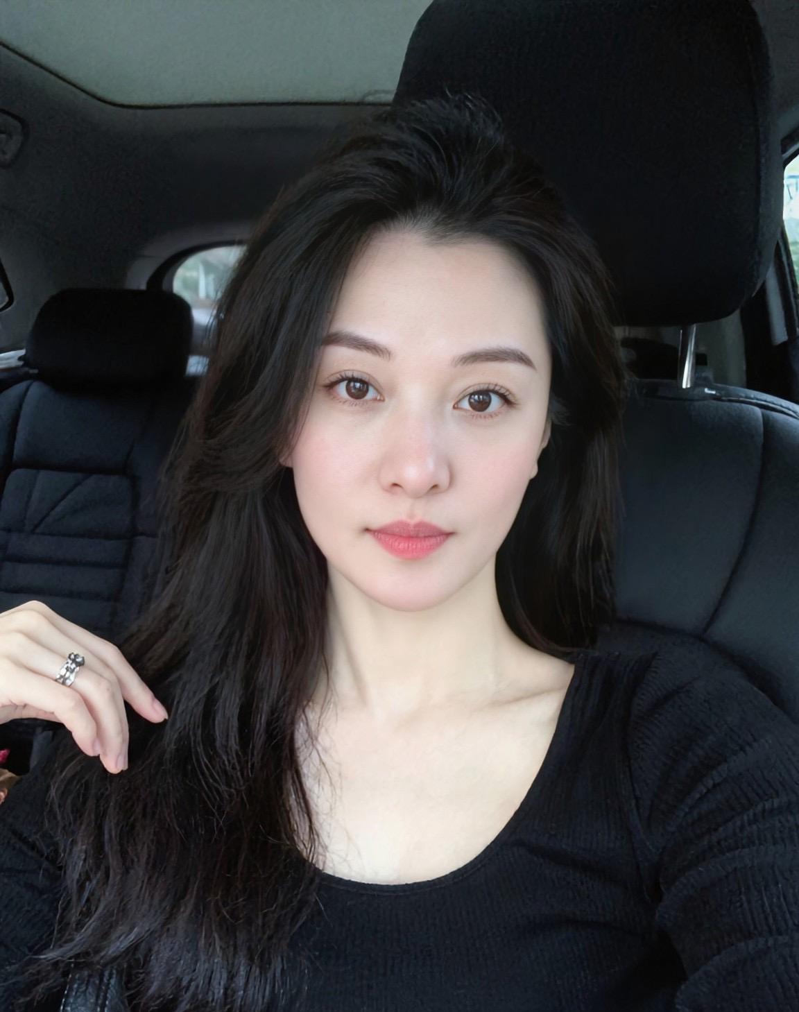 烟火气里的人
谁不是忙忙碌碌？
只是有人把累说出来
有人悄悄藏在心里。