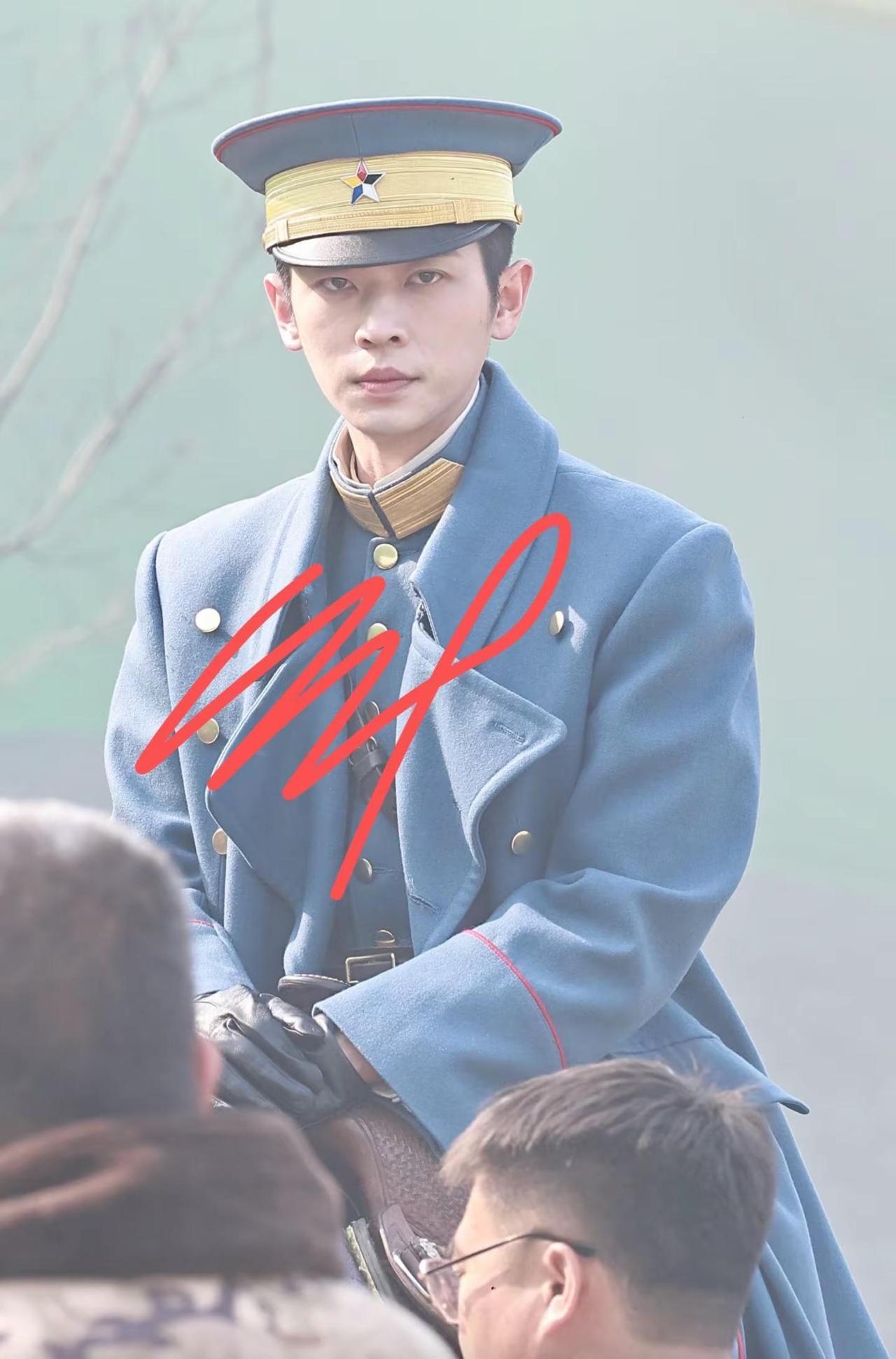 刚刚丞磊骑马对视路透太帅了