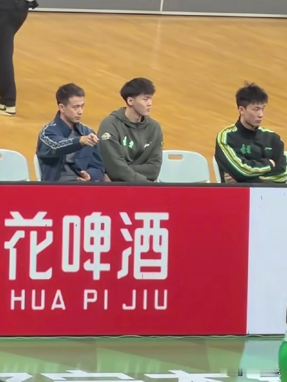 现在的辽篮即使赵继伟不在场比赛也不会影响太大，和上赛季完全不一样。

上赛季的辽