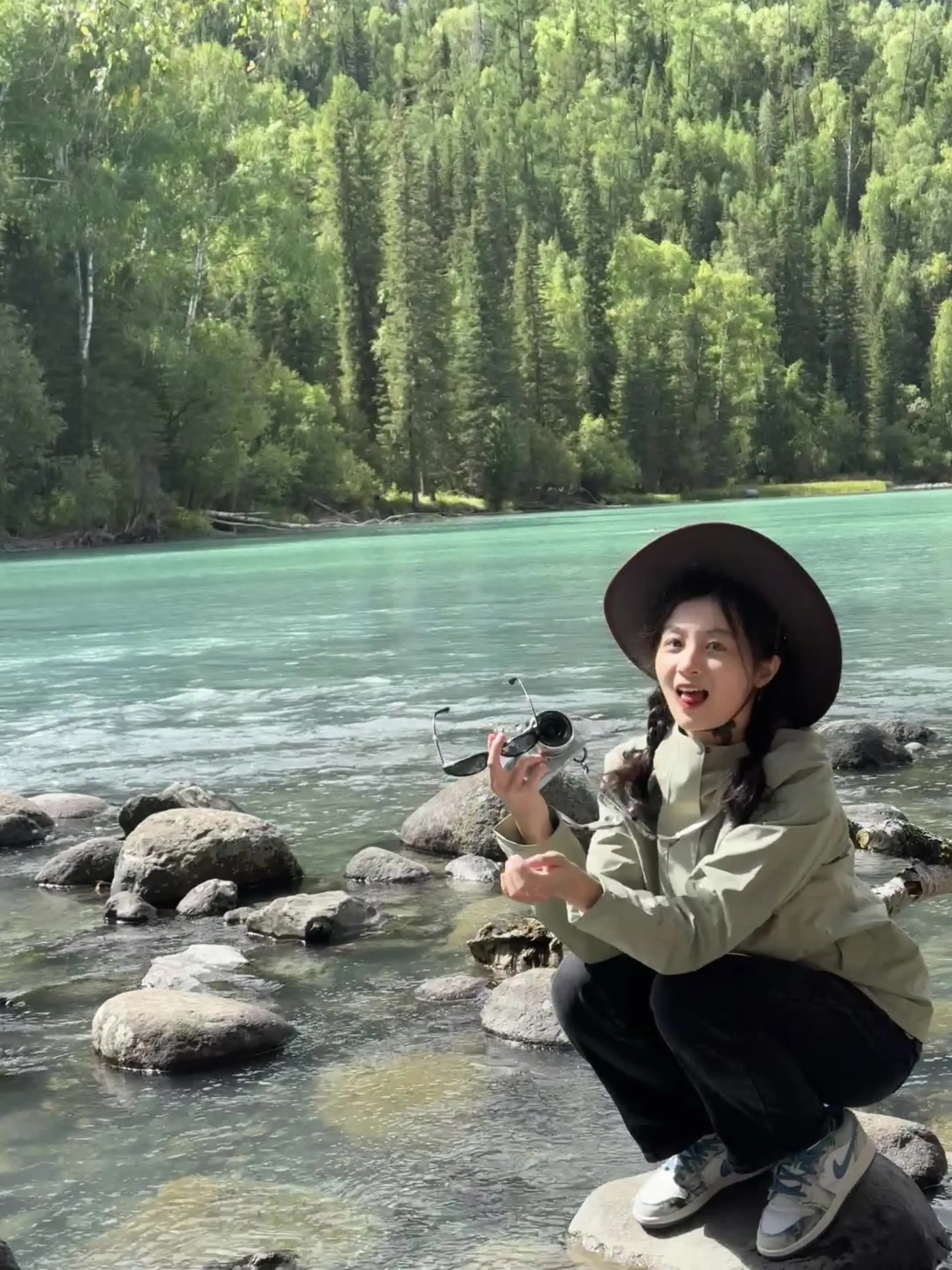 喀纳斯好 新疆唯一穿搭是冲锋衣分享照片