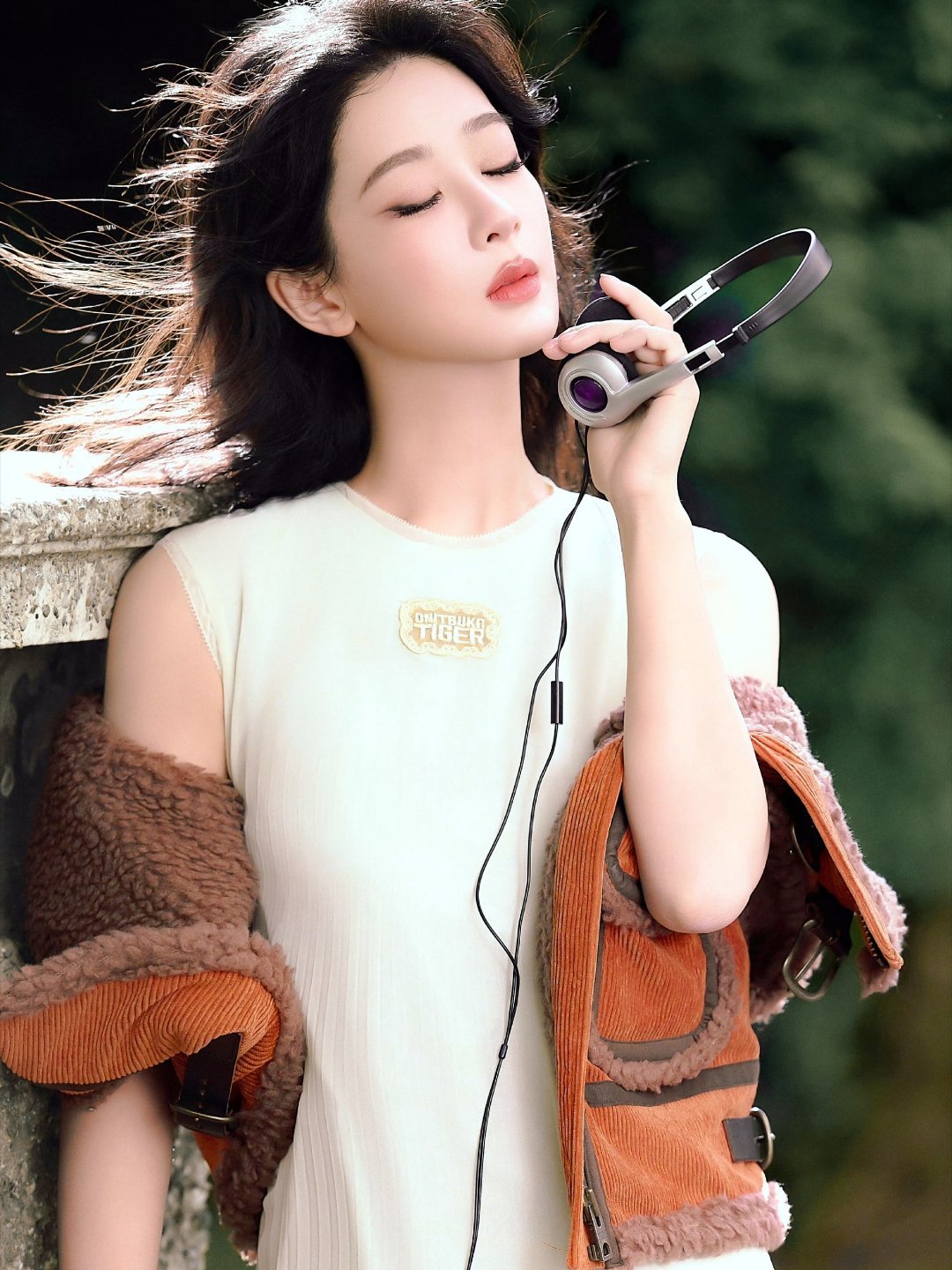 杨紫杨紫玉兰花开君再来 杨紫董竹君 真正强大的人是自信的，自信就会温和，温和就会
