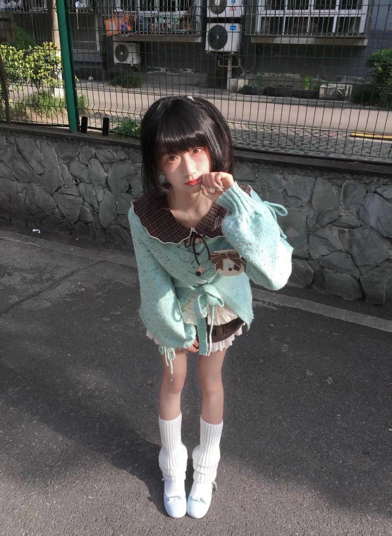 束一个马尾 束起所有伤悲。