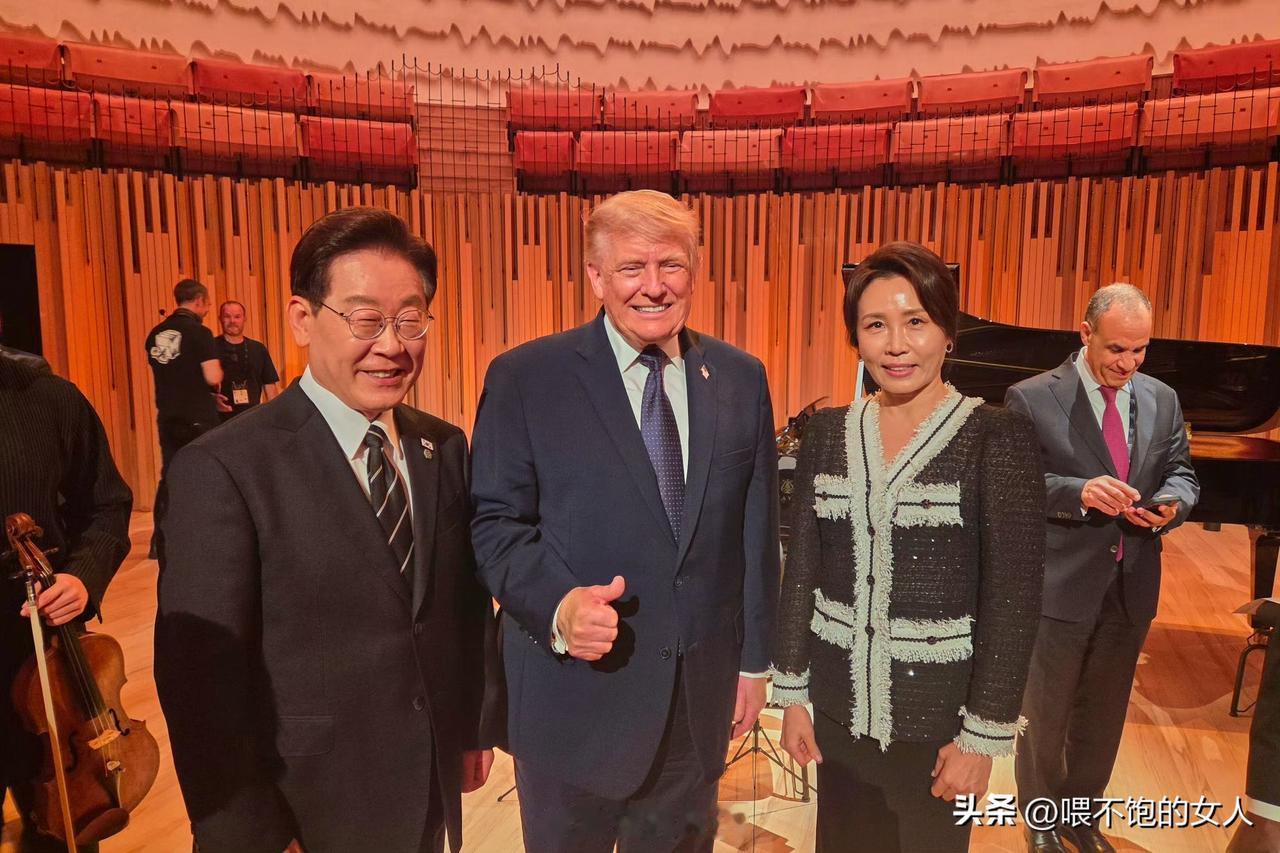 大半夜的，把我眼睛都看花了，李在明和他老婆去了一趟法国，拍了那么多照片，有跟孩子