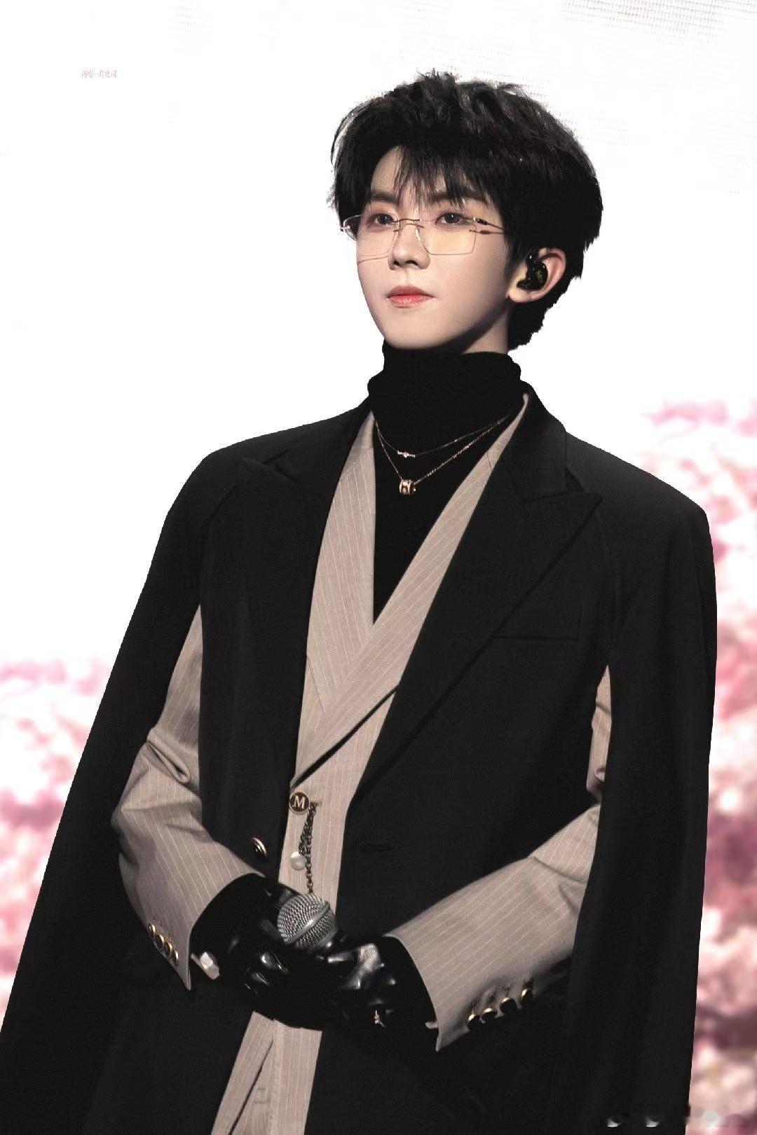 马嘉祺接马马嘉祺 你的马来了 哇！微博这“接马”现场太有活力啦！live图里全是