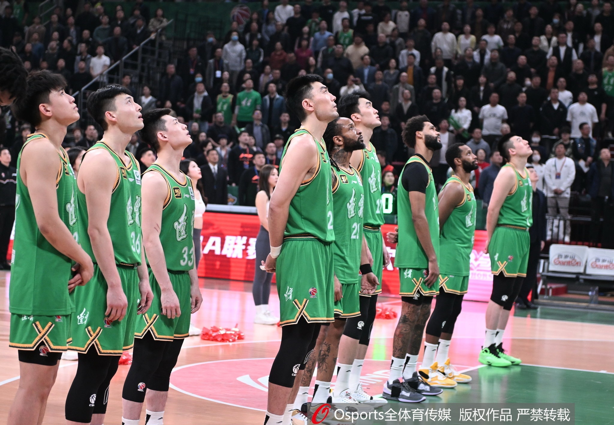 直播吧：辽篮易主系谣言 俱乐部积极探讨新赞助记者从辽宁男篮俱乐部工作人员处了解到