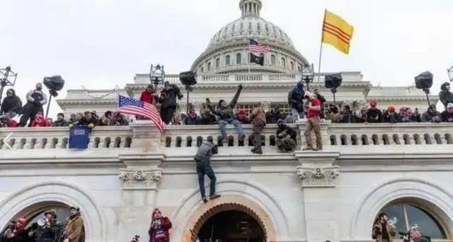 美国 为何不担心自己国家发生革命？因为说白了，美国政府是真杀人，华尔街闹事的带头