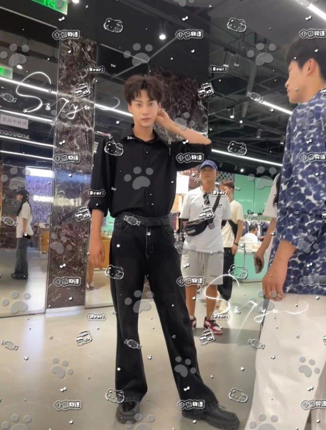 田雷依旧是这个雷霆站姿 对面小朋也是这个雷霆站姿网页链接