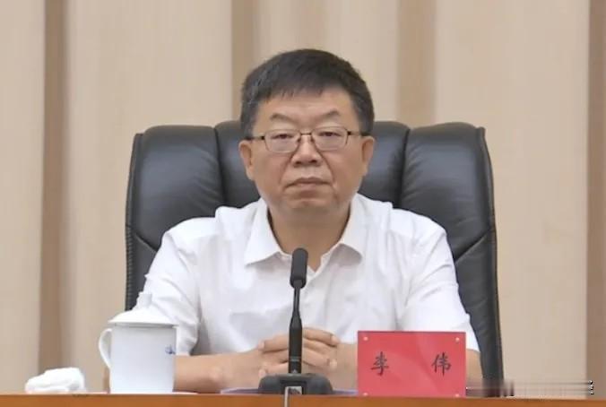 在跨省履新江西统战部长8个月后，出身军工系统的副部级李伟任上被查。实际上，从4月