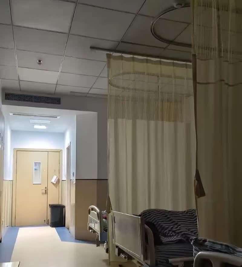 据说一个人去医院属于十级孤独，我是有过切身体会的，而且是刻进骨头里的！
2020