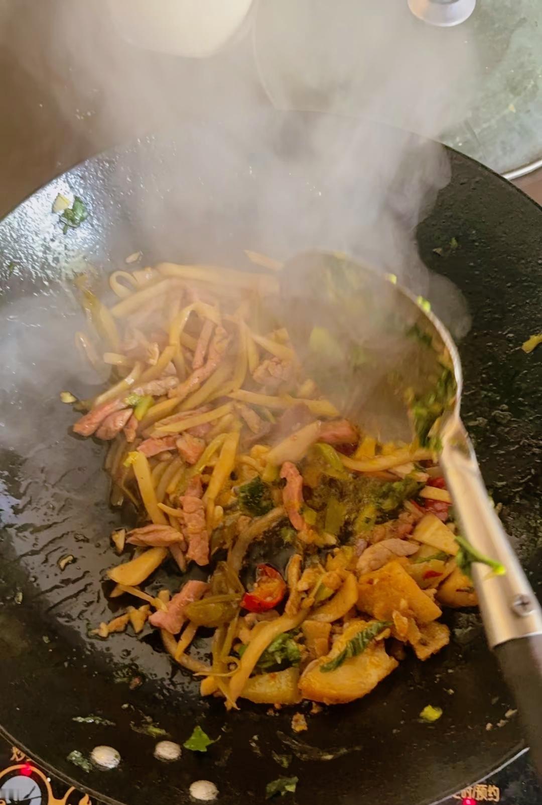 江苏彩礼火了
江苏彩礼：5个9万9
五金一钻：五金8W，一钻2W
一果一驾：iP