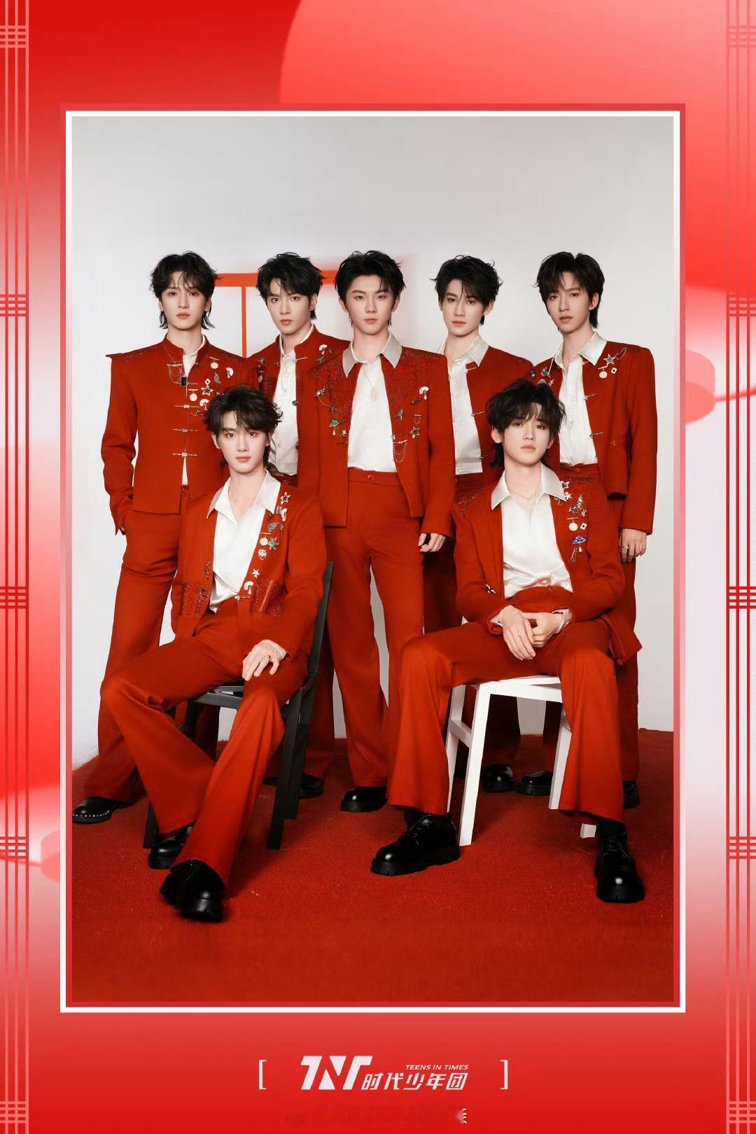 时代少年团┊今日海口演唱会造型释出，少年身披炽烈红装，如骄阳般夺目，期待舞台。 