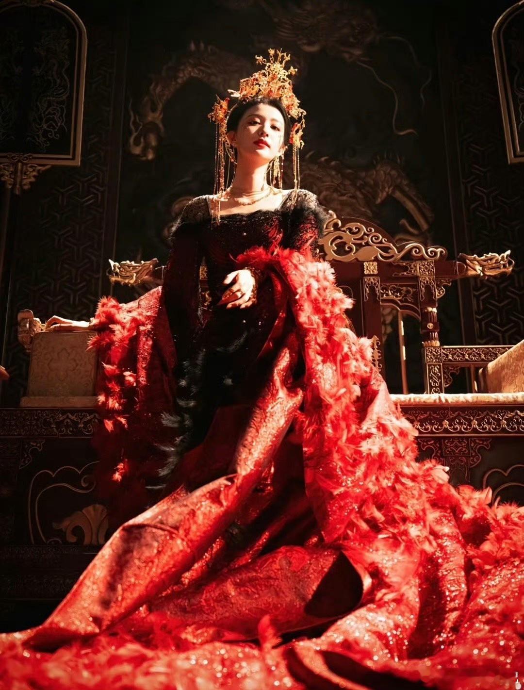 王楚然一秒baby一秒mommy 王楚然演的庾晚音反差感拉满，一秒美艳御姐一秒软