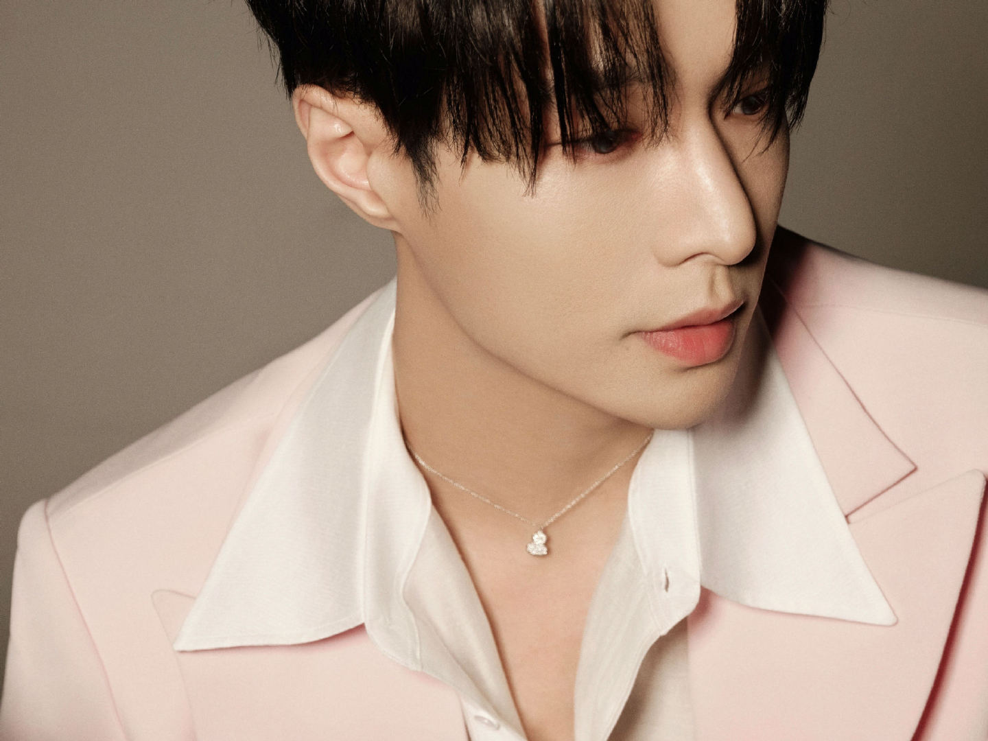 张艺兴粉西装look张艺兴wouldubemine舞台张艺兴北京卫视跨年晚会造型