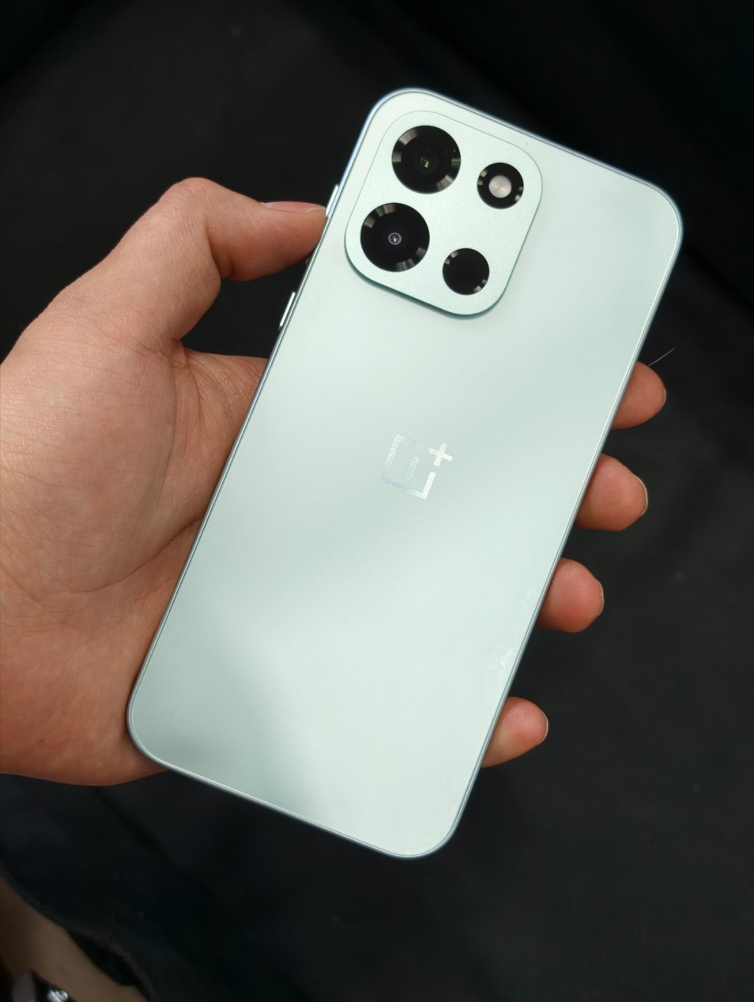 趁着涨价之前，给大家安利下Turbo 6这手机，当备用机用到现在还是挺香的，尤其