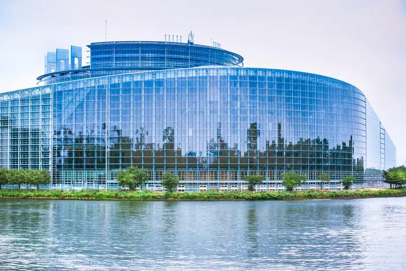 欧洲防务欲摆脱美国“保护伞”，着实困难！美国在欧洲的军事影响力可谓根深蒂固。于北