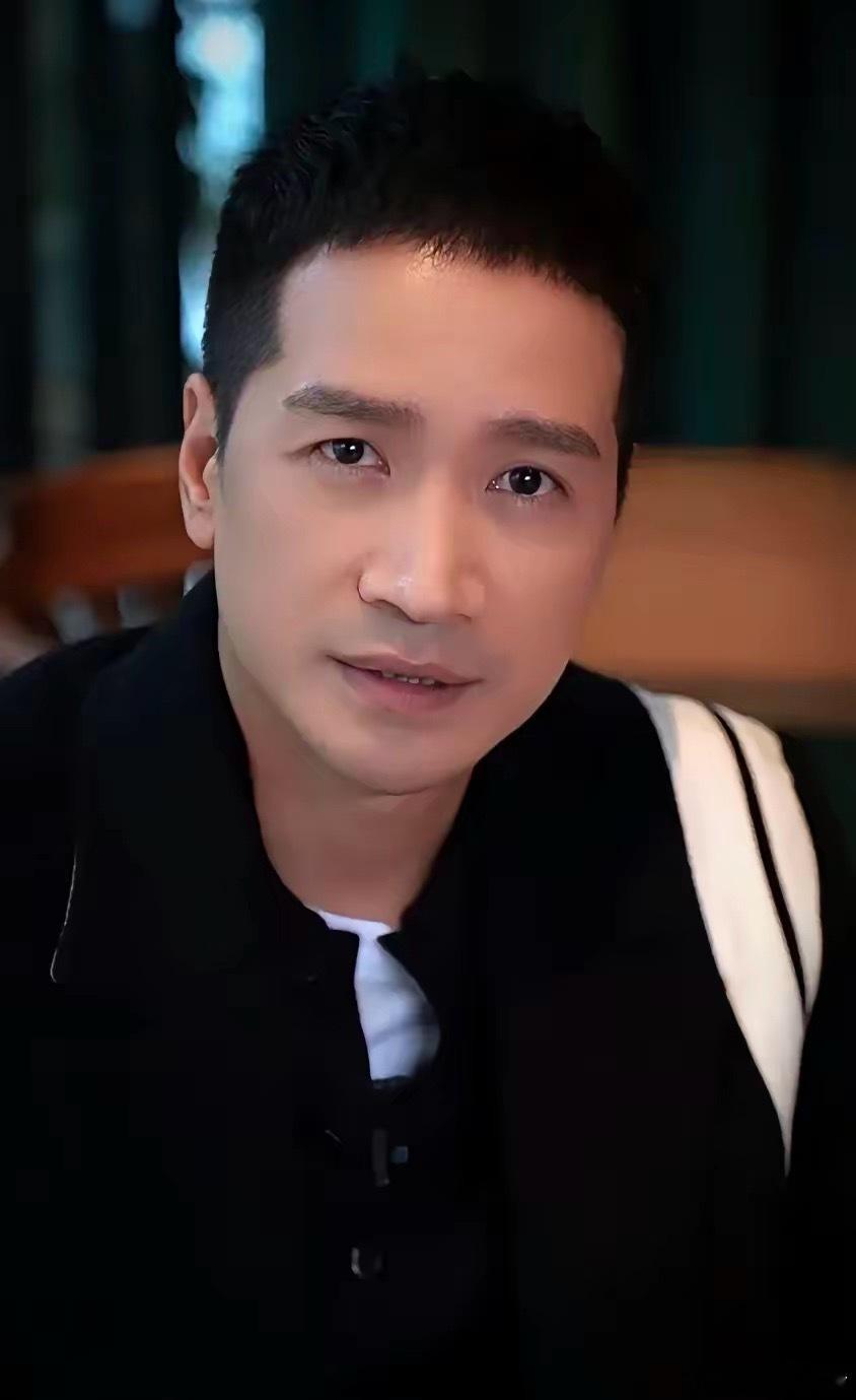 何晟铭深夜递船票于正抽屉藏裁员名单 凌晨娱乐圈比八点档还抓马！何晟铭抖一句“多一