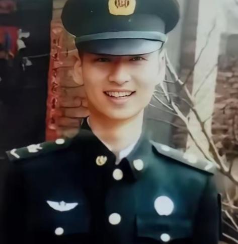 2020年，24岁的儿子不幸牺牲，母亲在整理他的遗物时，发现了一位女孩的照片，她