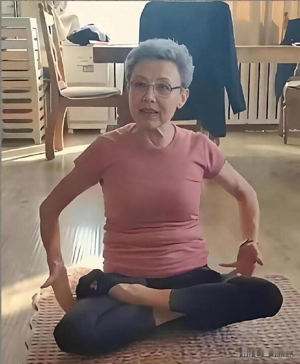 年逾七旬的冷眉、程晓英，当年的影坛女神

在上世纪八十年代初的中国影坛，曾有两位