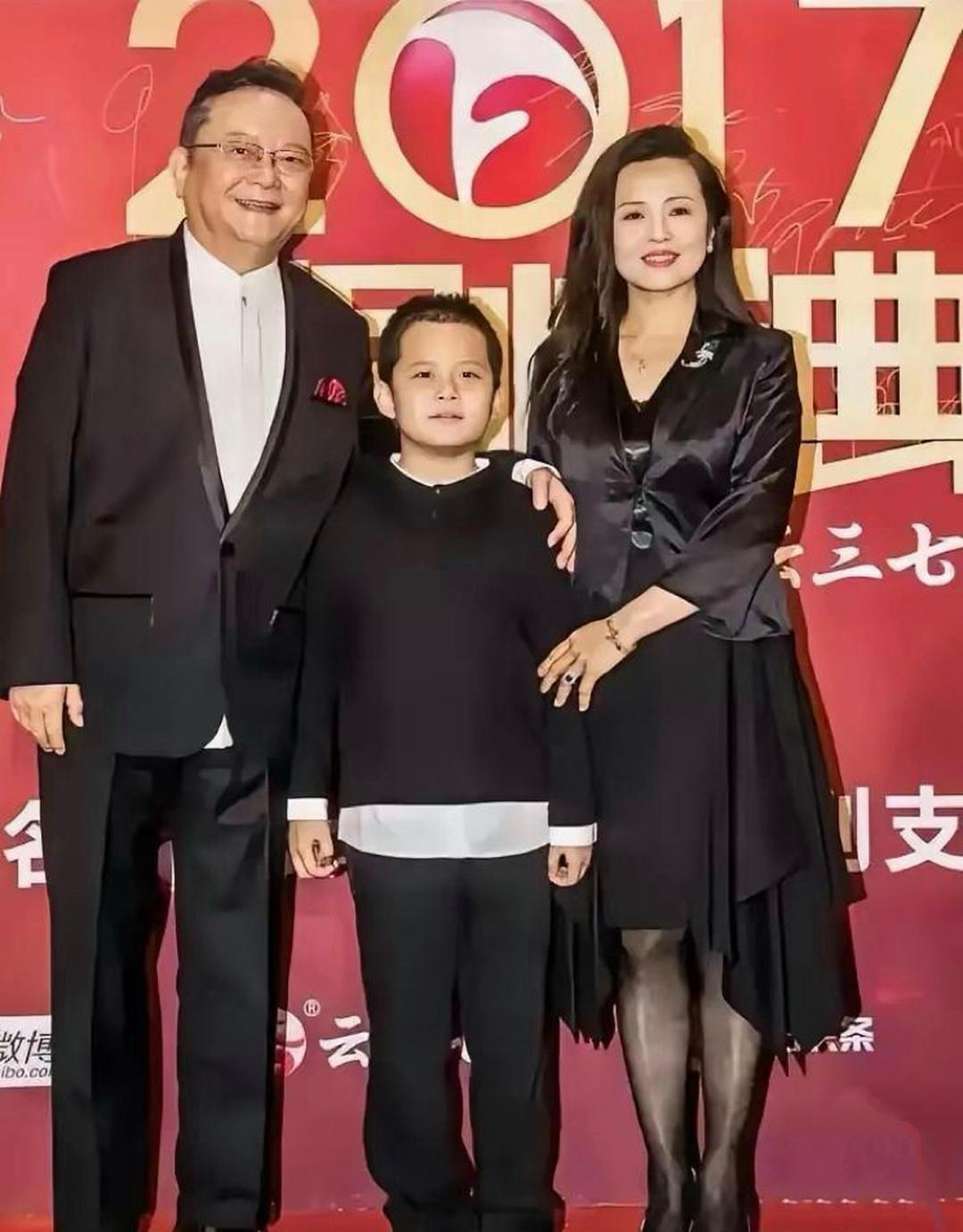 77岁的王刚，60 岁的时候得了一子，本以为晚年可以安享清福，没想到现在 17 