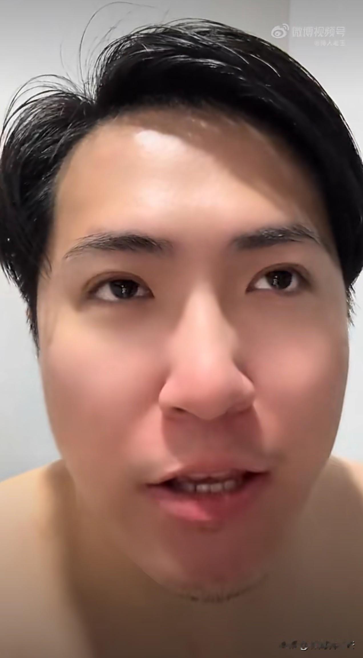 说要给台湾张雪机车免房租的网友，是在广东潮州做生意的台湾人沈子麒。

他老家在台