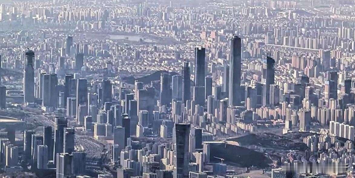 郑州若想成为北方第三城，最难的并非是GDP超越青岛，而是城市建设超越济南。GDP