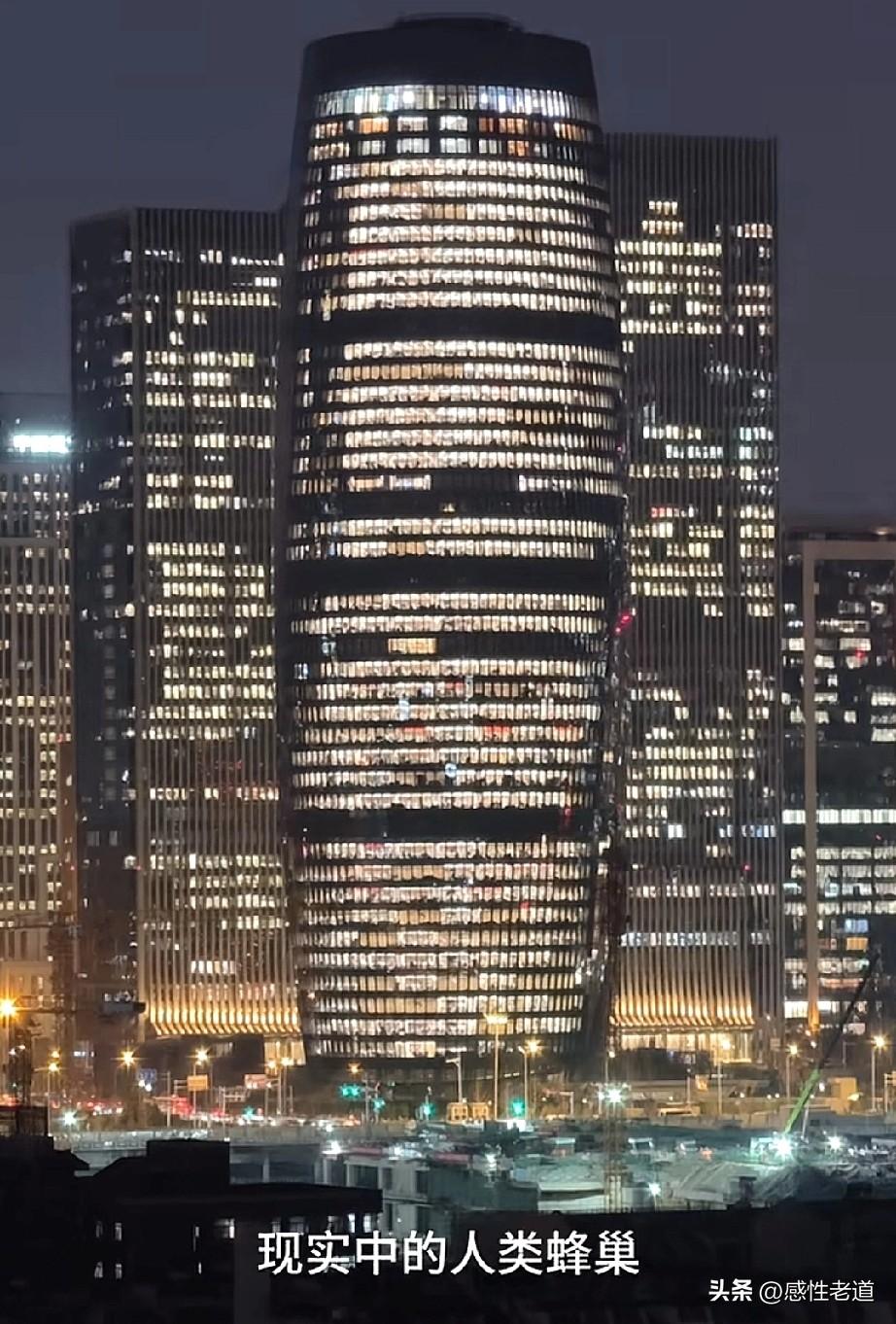 一位主播拍到了现实中的人类蜂巢。真的是一代人有一代人的清明上河图。